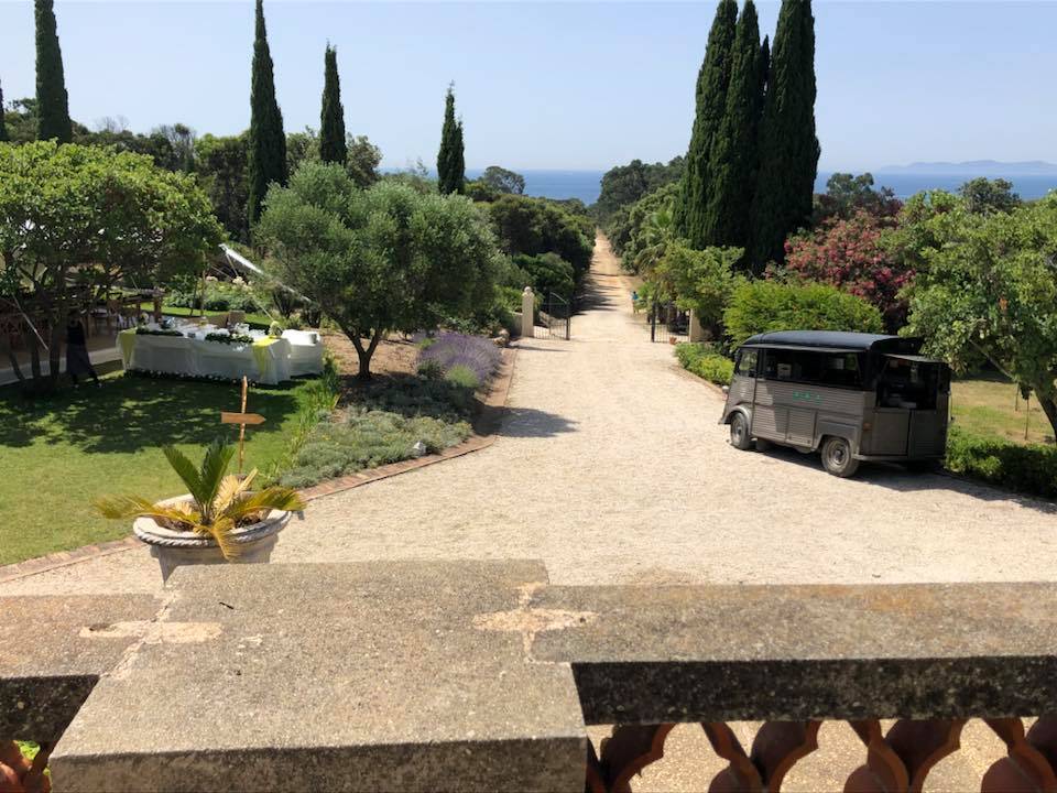 Buvette snack mobile pour événement en food truck avec options rafraîchissantes et snack rapide pour invitéssur Aix en Provence 13100 Les Milles