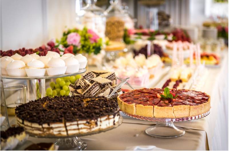 Buffet de desserts formule américaine panier à salade