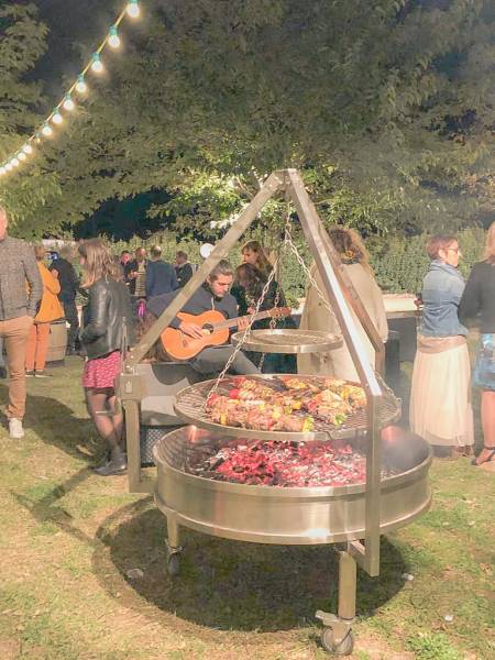 anniversaire idée originale repas barbecue brésilien traiteur panier à salade