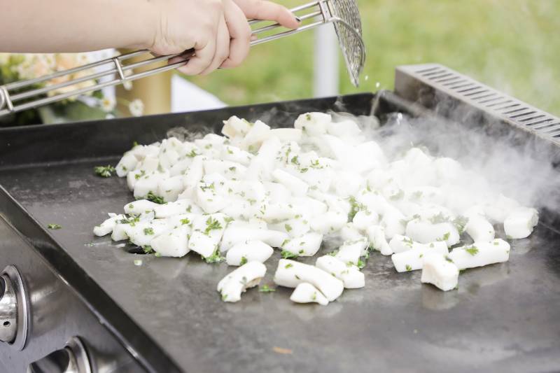 grillade poisson apéritif réception traiteur cocktail dinatoire original plancha panier à salade marseille provence
