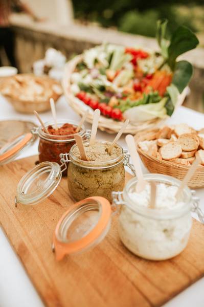 Le panier de légumes croquants et ses tartinades - L'accueil du Panier à Salade