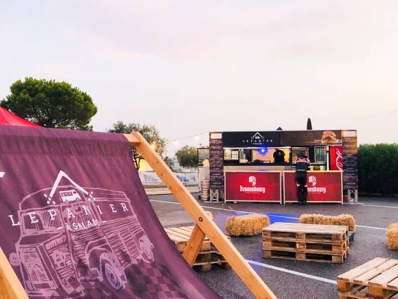 food truck évènement sportif vente à emporter panier à salade