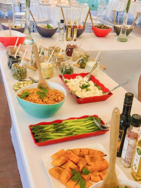 mariage d'exception buffet d'accompagnement barbecue panier à salade